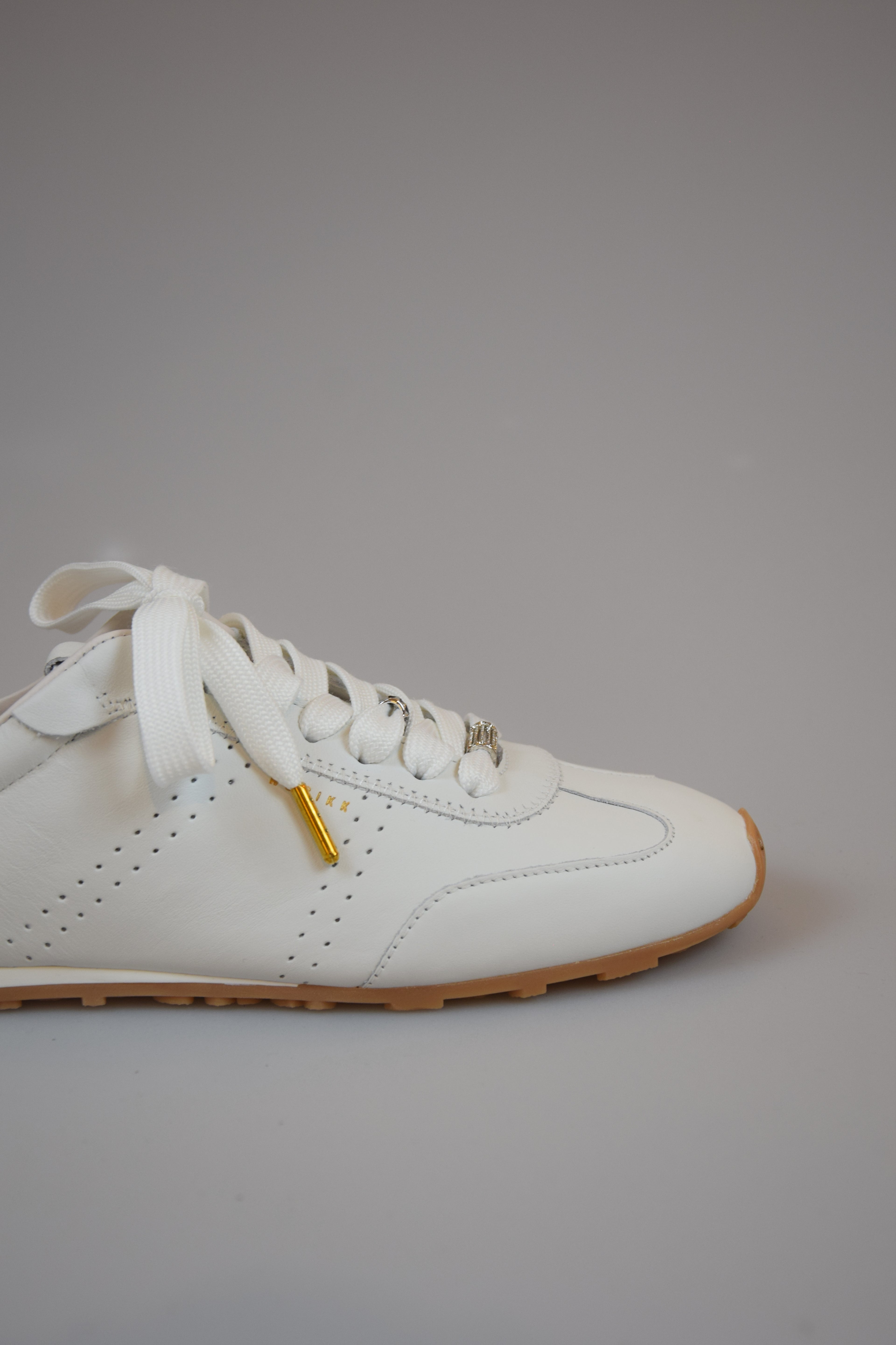 Nubikk Billy Lou White