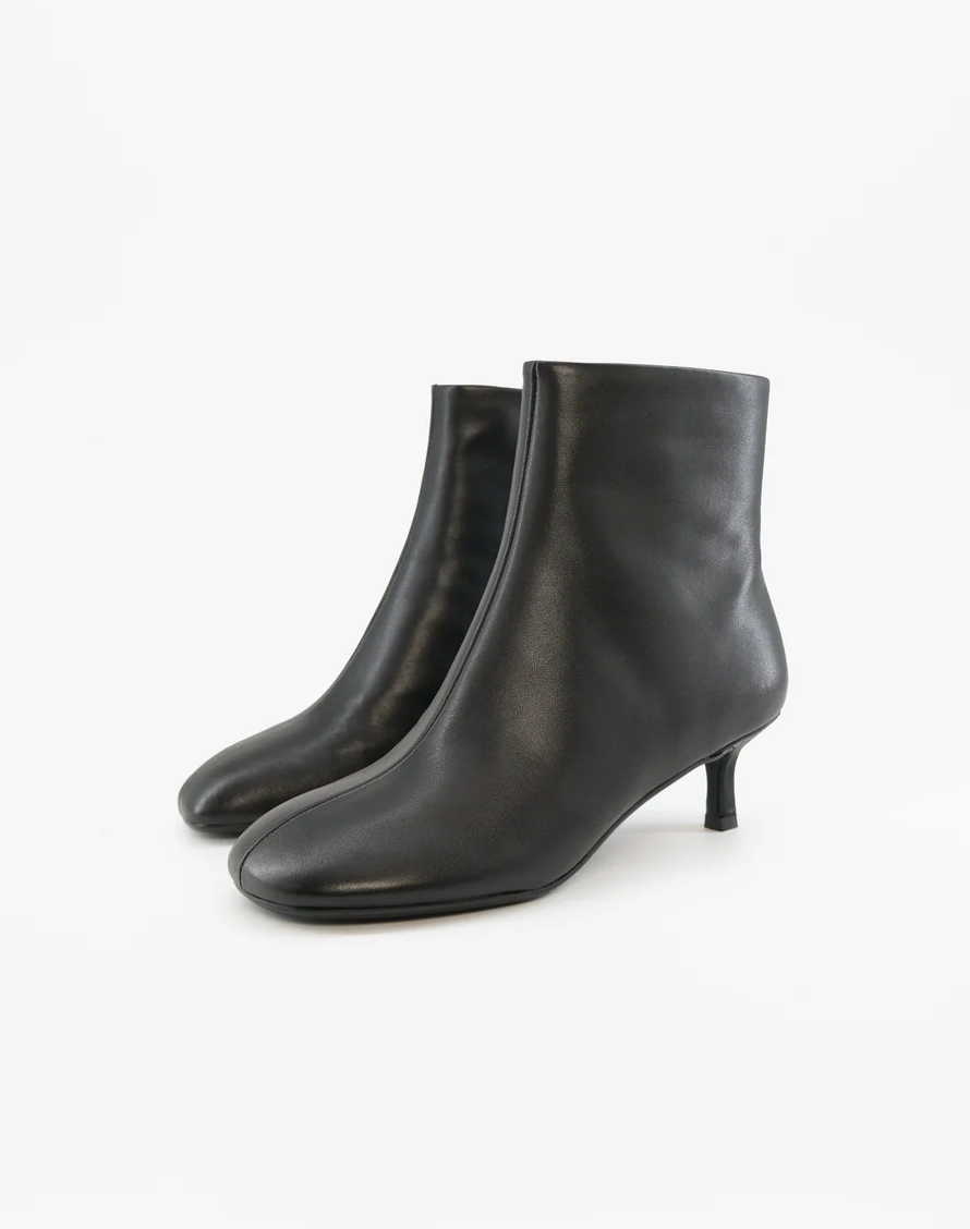 Toral Laars Maggie Black
